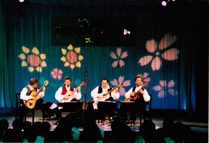 LAGQ-John Dearman, Bill Kanengiser, Scott Tennant and Andrew York, Tokyo Train Station concert 3